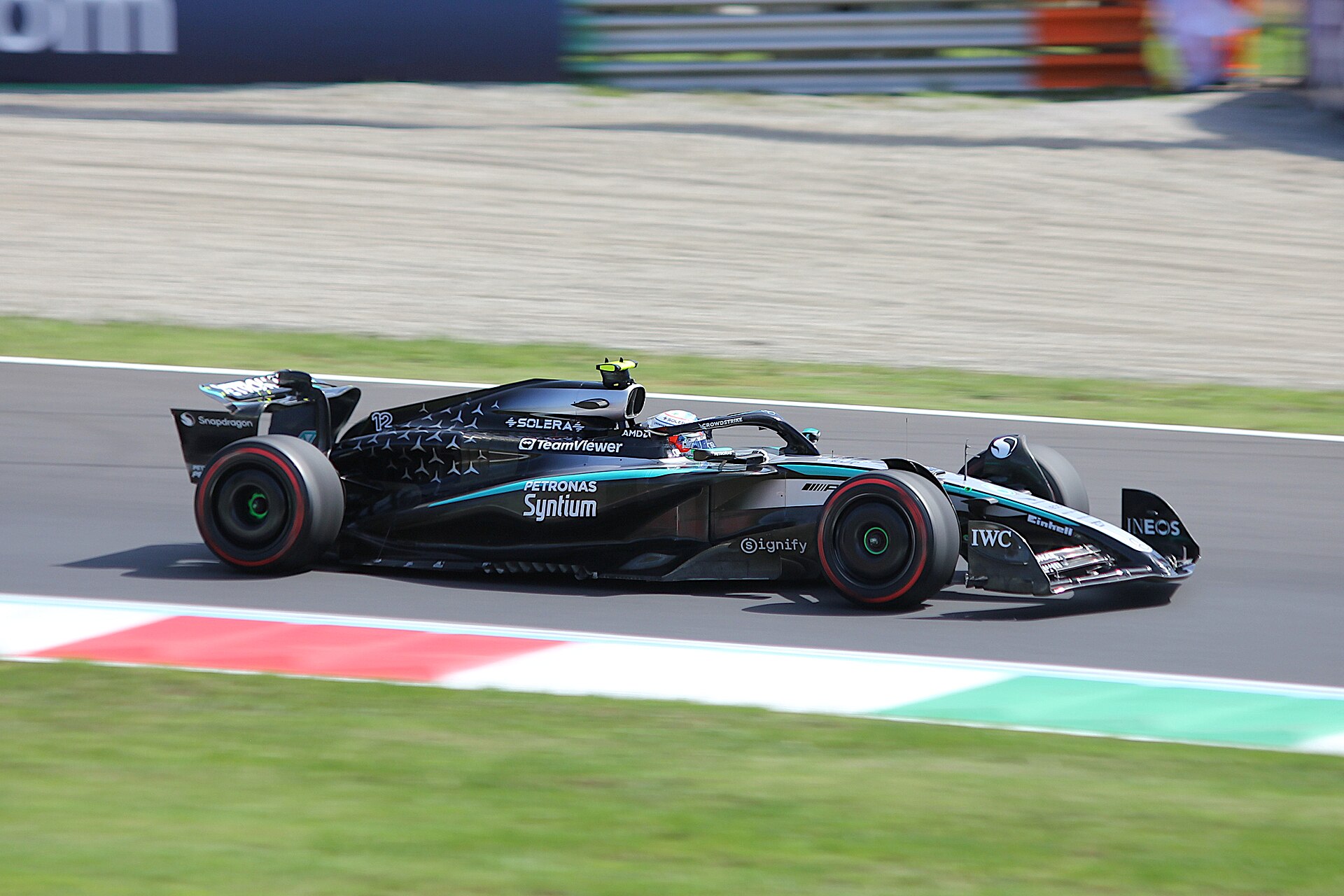 Andrea Kimi Antonelli alla guida della sua Mercedes-AMG F1 W16 durante le prove libere del Gran Premio d'Italia 2025