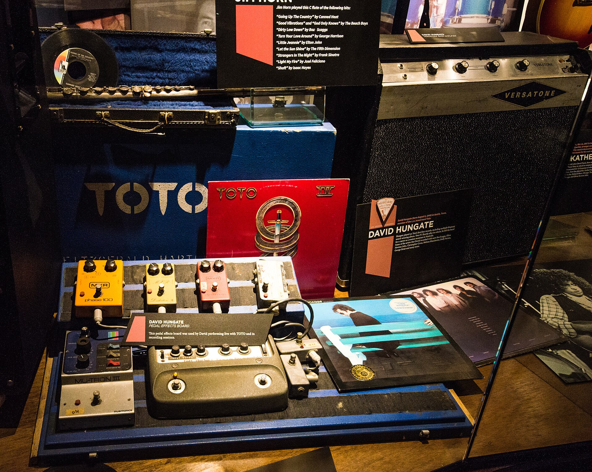 David Hungate (TOTO) - Pedal Board - Musicians Hall of Fame and Museum (2018-09-06 16.31.13 by Michael Gaylard)