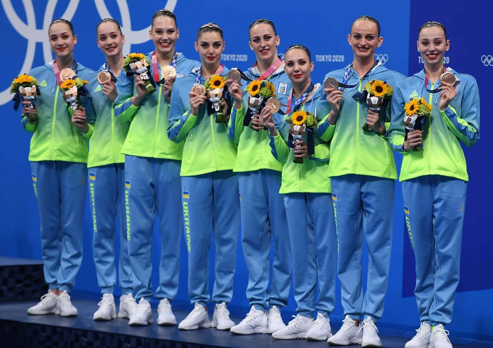 Maryna Aleksiiva, Vladyslava Aleksiiva, Marta Fiedina, Kateryna Reznik, Anastasiya Savchuk, Alina Shynkarenko, Kseniya Sydorenko and Yelyzaveta Yakhno of Ukraine after receiving th