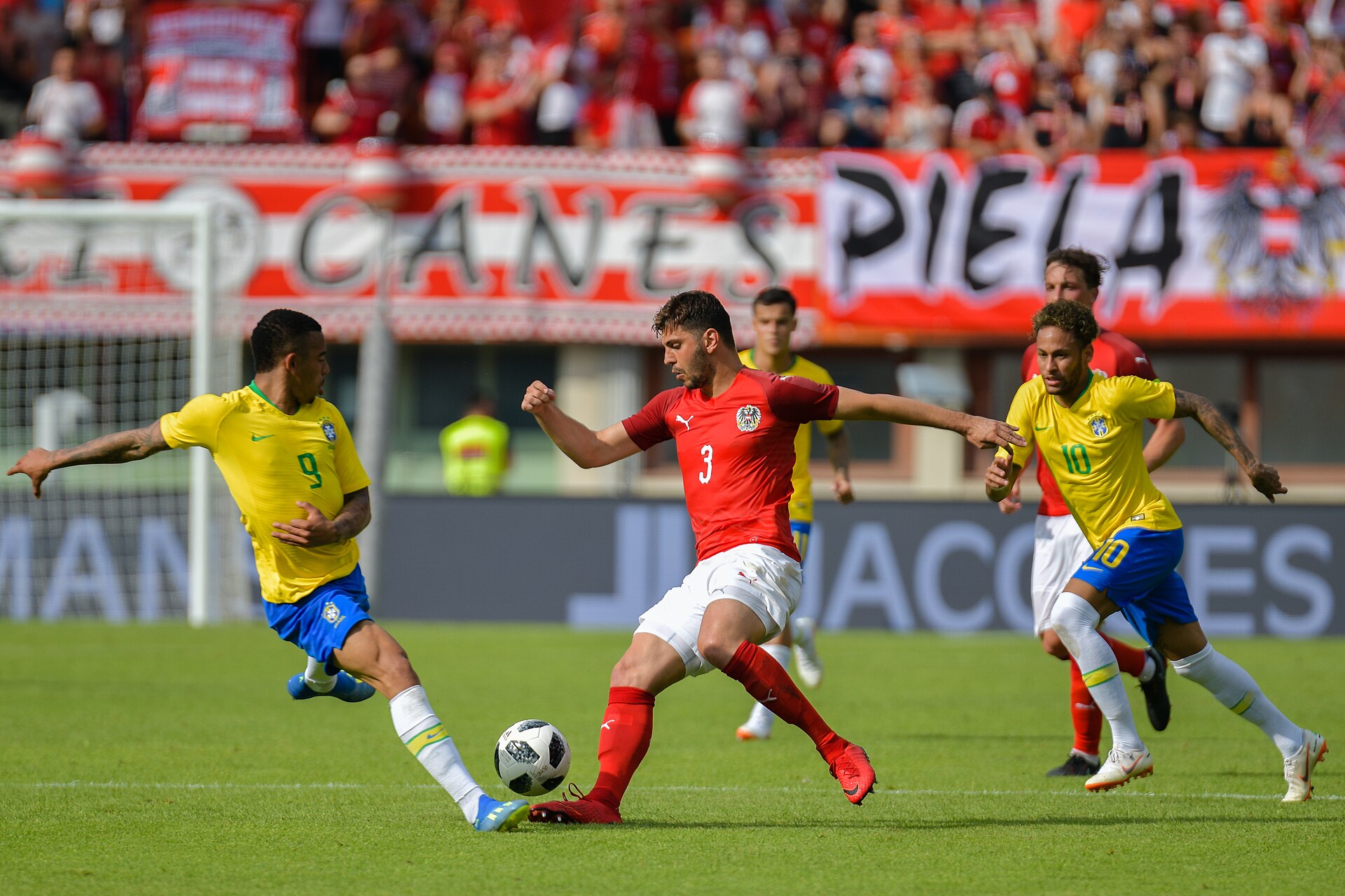 FIFA Friendly Match Austria vs. Brazil 2018/06/10 in Vienna/Ernst-Happel-Stadium. Picture shows Gabriel Jesus (BRA), Aleksandar Dragovic, Neymar (BRA).