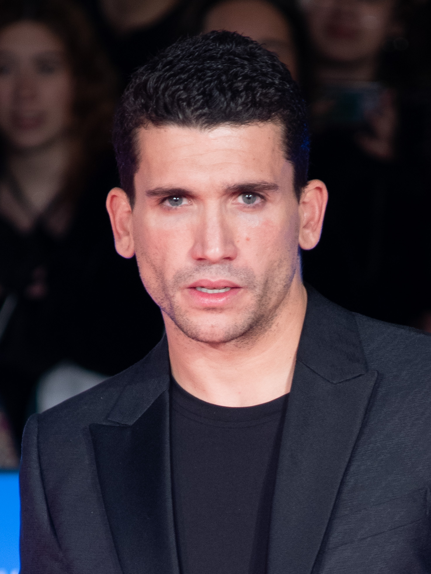 Jaime Lorente en la alfombra roja del Festival de Málaga 2024 frente al Teatro Cervantes