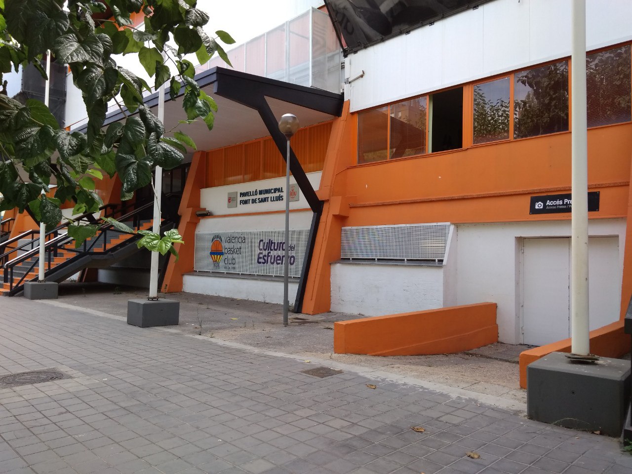 Entrada Pavelló Municipal Font de Sant lluís