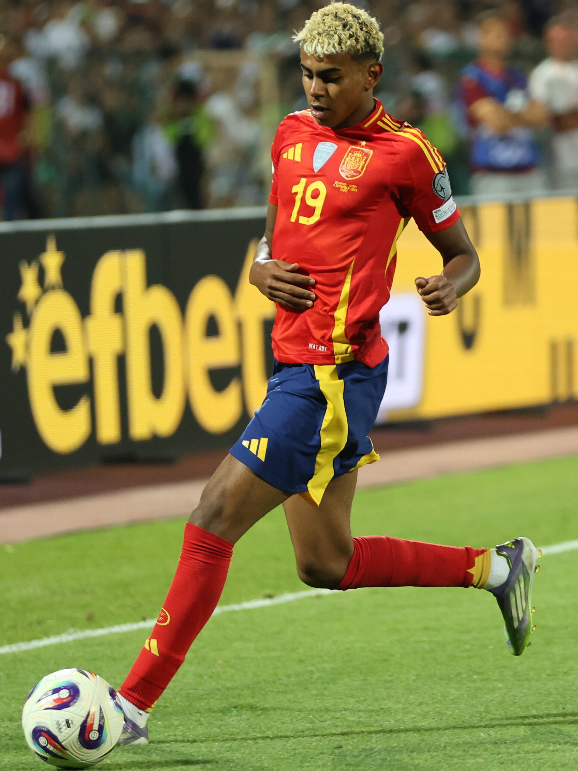 Lamine Yamal Nasraoui Ebana[note 1] (born 13 July 2007) is a Spanish professional footballer who plays as a winger for La Liga club Barcelona and the Spain national team.