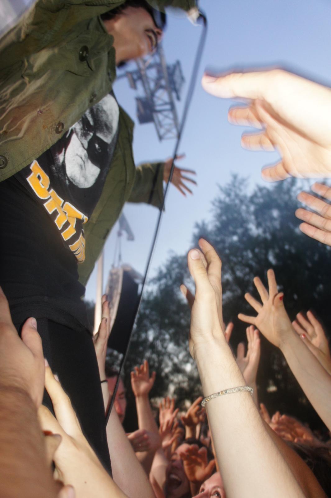 Público en un festival de música electrónica