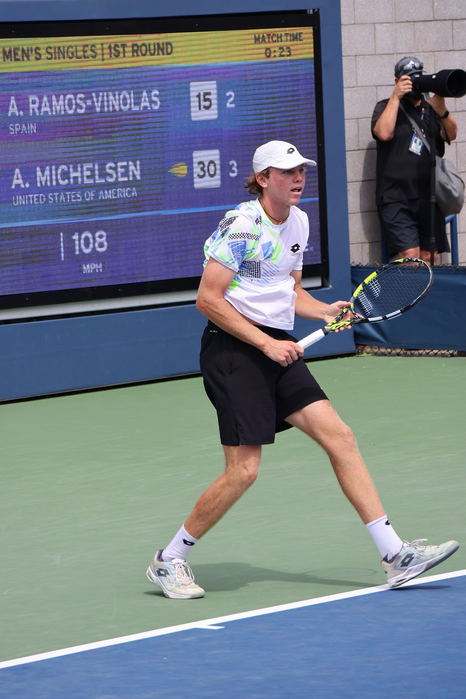 Alex Michelsen playing in the first round of the 2023 US Open