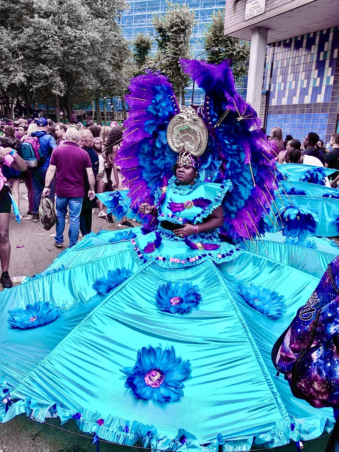 Loved the vibrant costume colours and the energetic performance on the loud music. The Notting hill festival is one of the greatest festivals of London where you see artists perfor