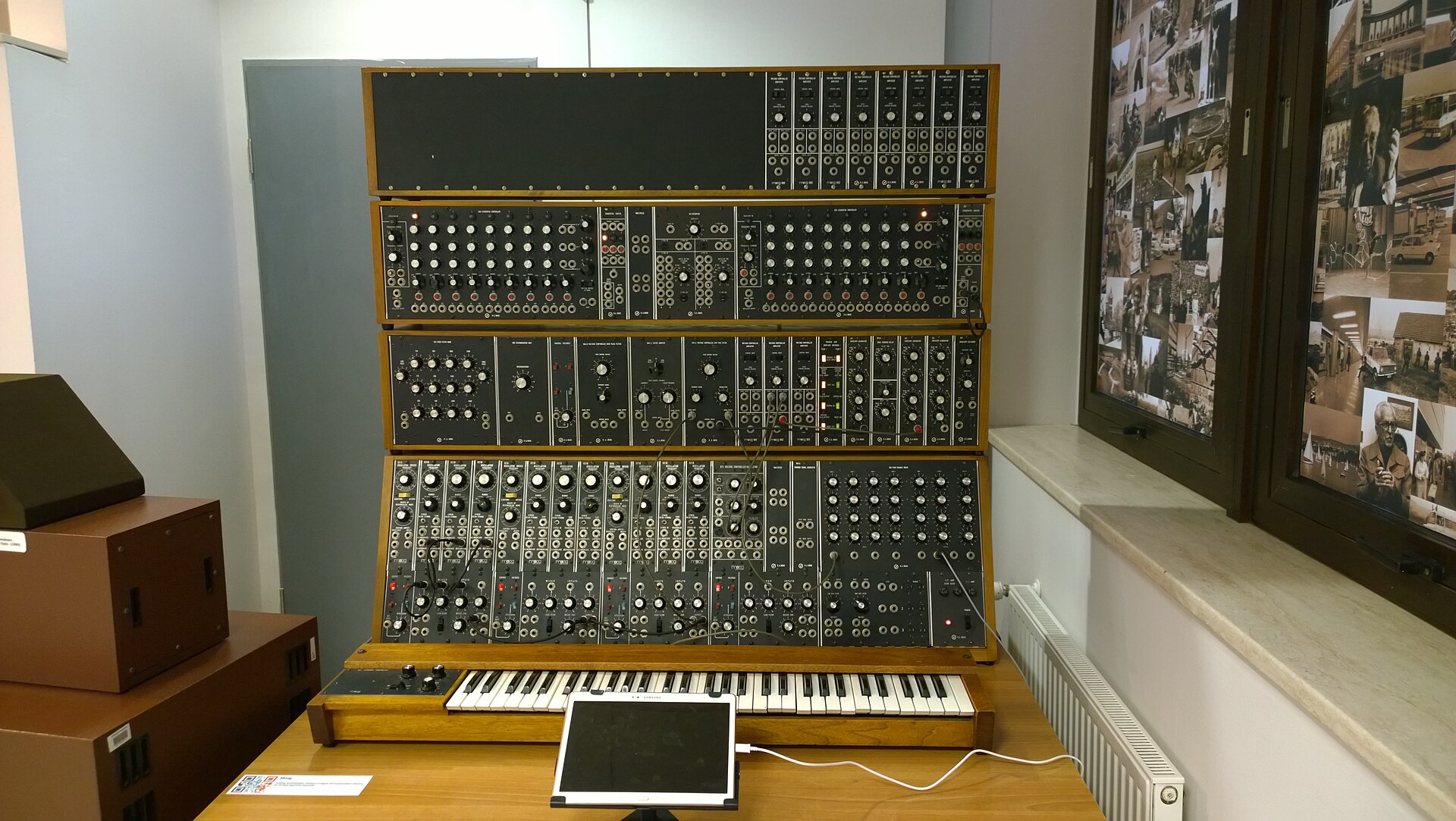 This 1973 Moog modular synthesizer was originally used in the Elektroakusztikus Zenei Stúdió (Electroacoustic Music Studio, shortened to ELZEN) later known as HEAR Stúdió of Magyar