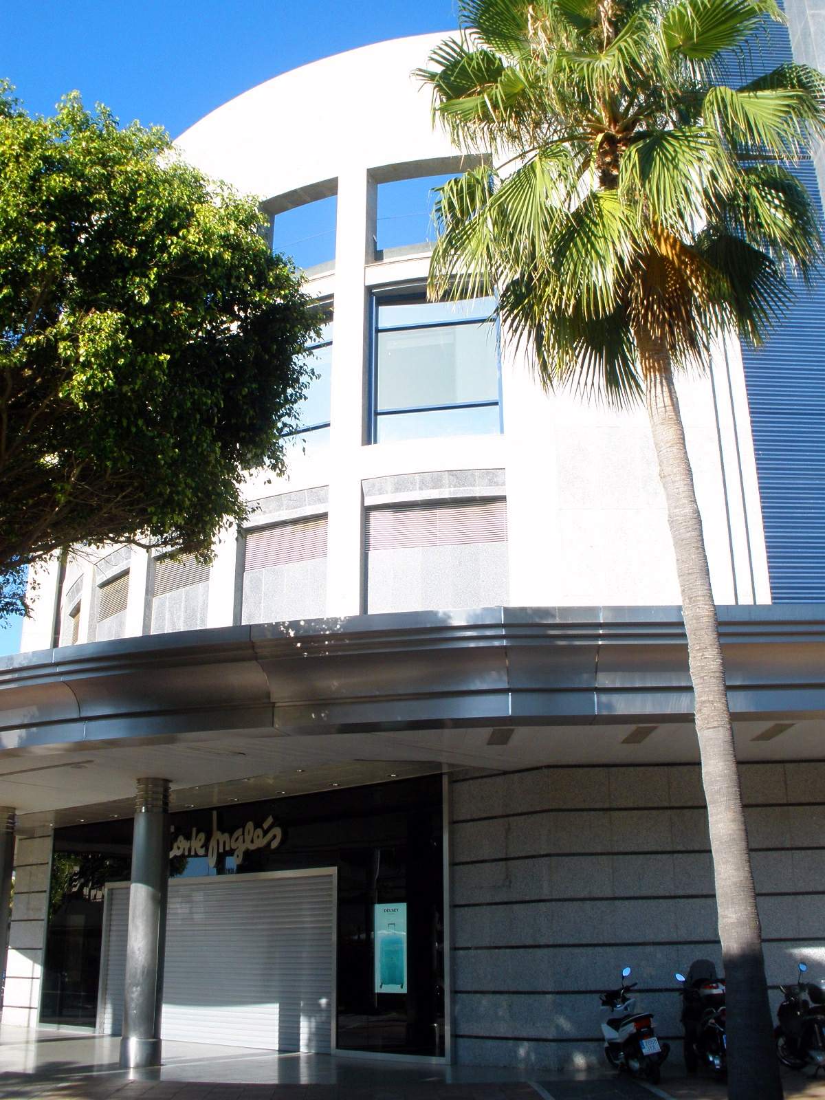 El Corte Inglés del Centro Comercial Costa Marbella (Puerto Banús, Marbella, Málaga)