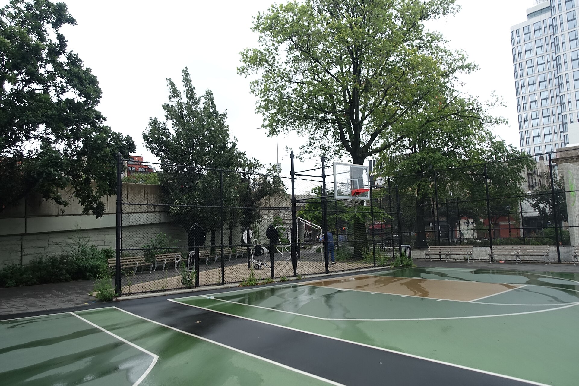 The new basketball courts at the west end of LaGuardia Playground South, next to the Williamsburg Bridge approaches at Havemeyer Street and South 5th Street in Williamsburg, Brookl