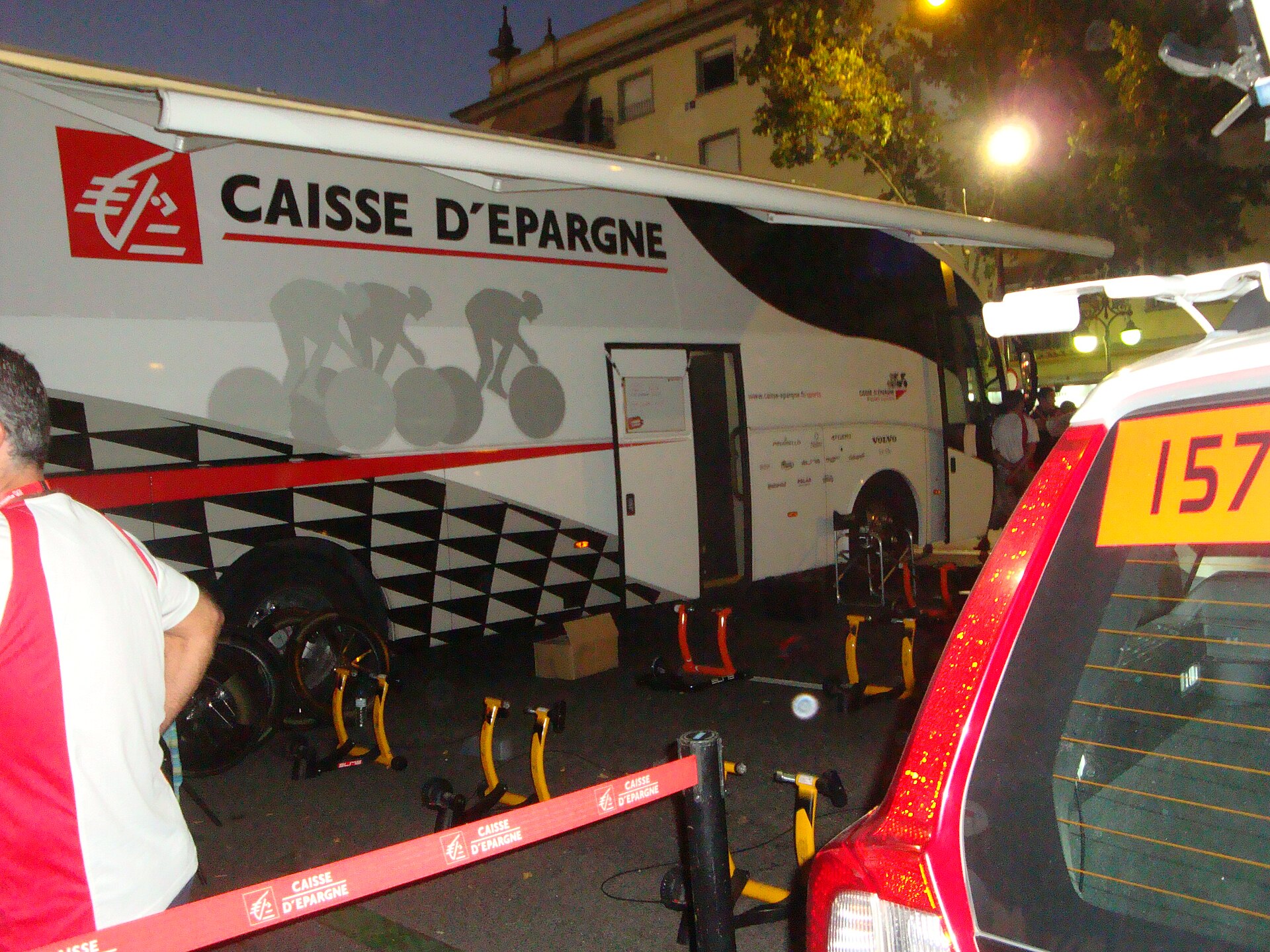 Autobús del equipo ciclista Caisse d´Epargne en la Vuelta a España 2010